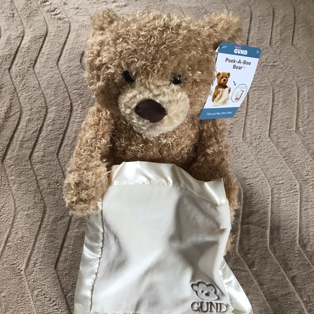Adorable peek a boo bear 🧸